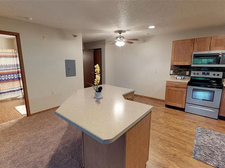 Oxbow Park Apartments — Photo 28