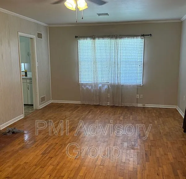200 SW Country Club Dr — Photo 2