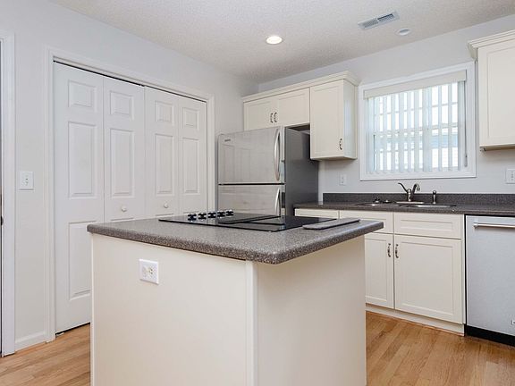 3rd image of 340 Palmer Way