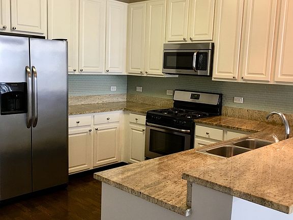 3rd image of 1600 S Prairie Ave Unit 810