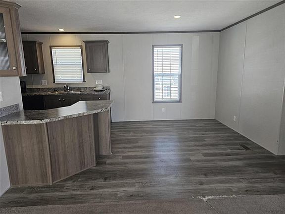 4th image of 2400 Dogwood St #40