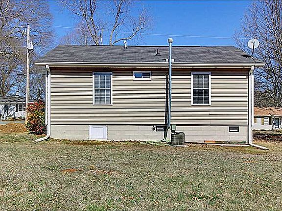 3rd image of 1020 Dell Ave