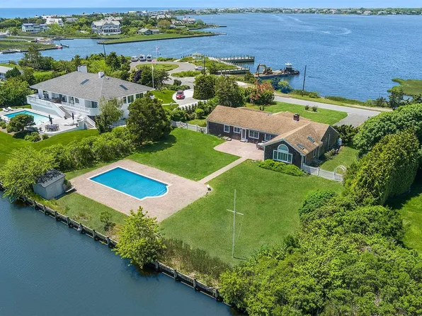 32 Quogo Neck Lane, Quogue, NY 11959