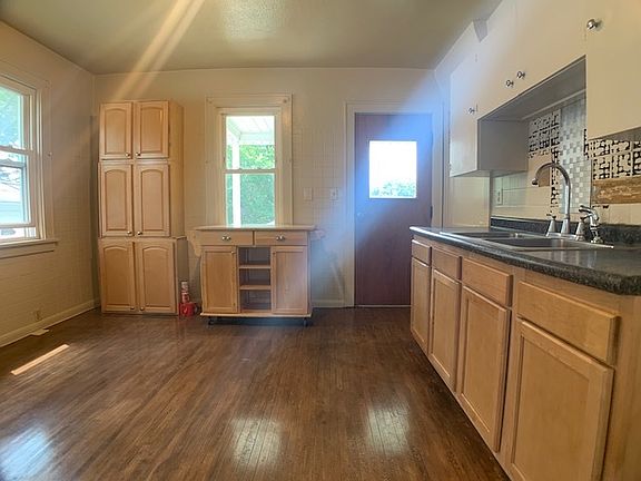 5th image of 1004 E Sciota Ave