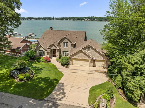 23276 S Shore Dr, Edwardsburg, MI 49112