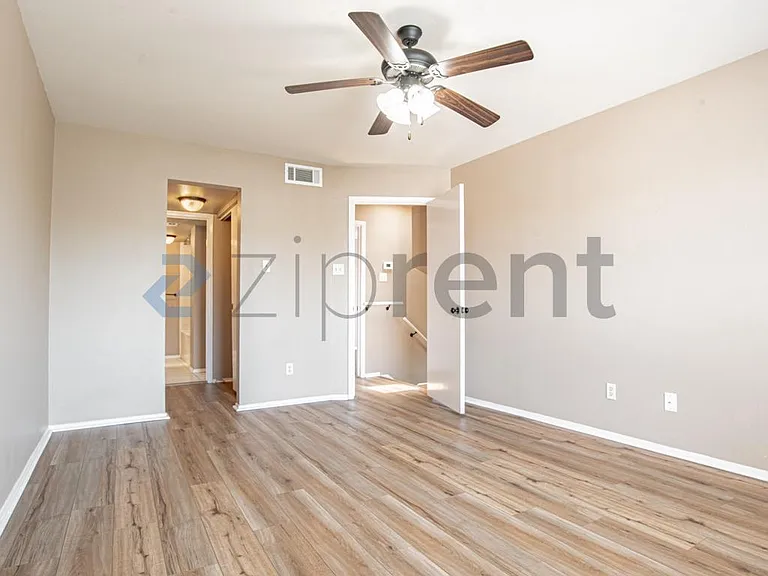 334 W Harwood Rd #A — Photo 16