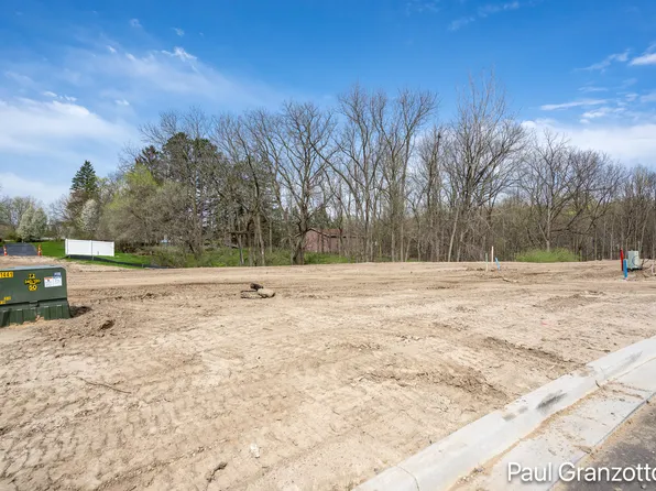 5575 Blackberry Ln NE, Grand Rapids, MI 49525