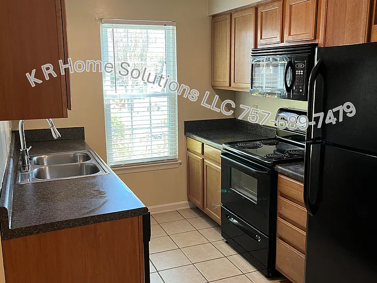 1449 Olivewood Ct — Photo 2