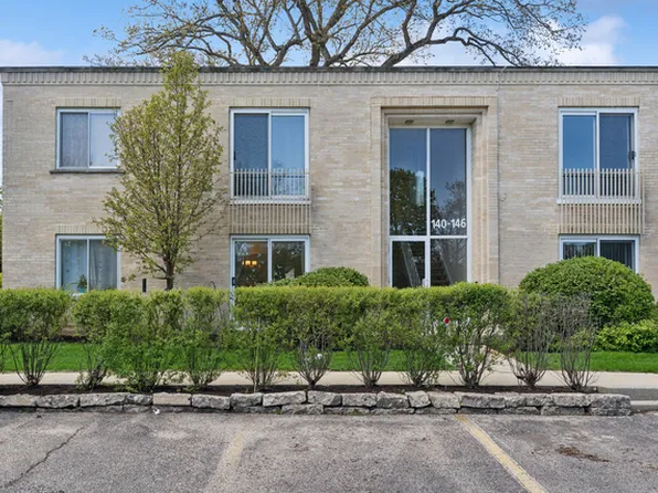 140 Green Bay Rd #2W, Glencoe, IL 60022