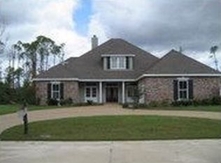 215 Old Bay Ln, Bay Saint Louis, MS 39520