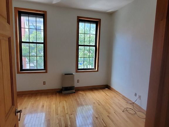 5th image of 304 Stanhope St #L2