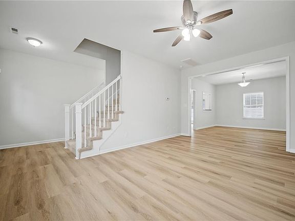 5th image of 1072 Kennedy St