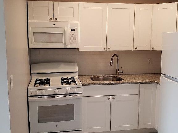 4th image of 260-5 Waverly Ave
