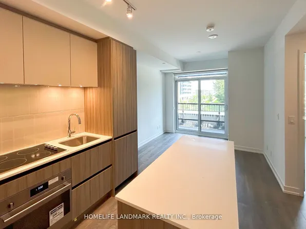 8 Beverley Glen Blvd, Vaughan, ON