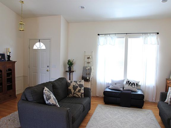 3rd image of 9673 Wexford Dr