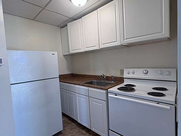 4th image of 131 Howe St #22