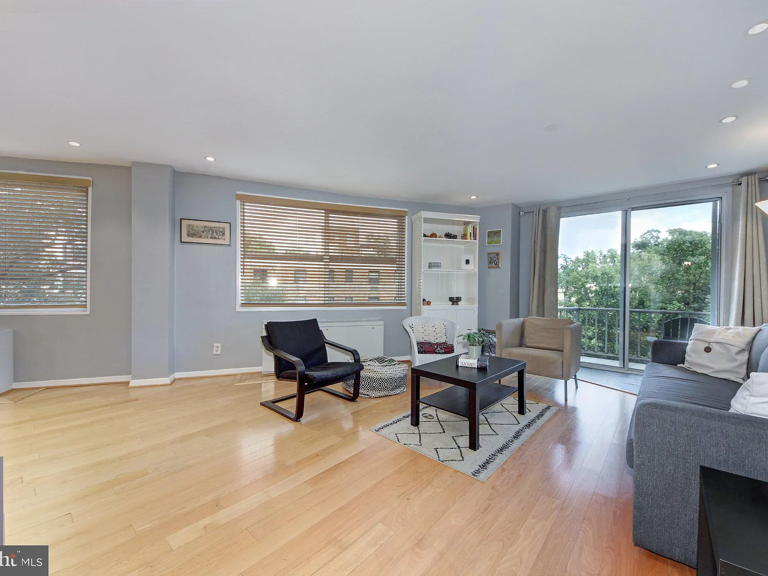 The Carlton — Photo 2
