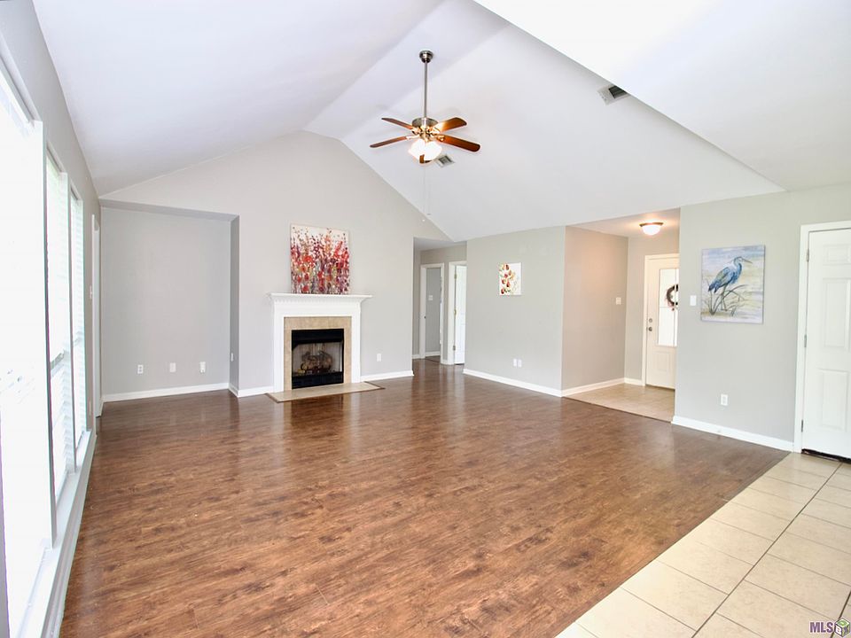 1st image of 26475 Parkwood Dr
