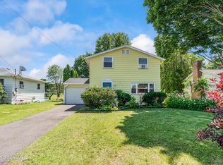35 Magee Dr, Glenmont, NY 12077