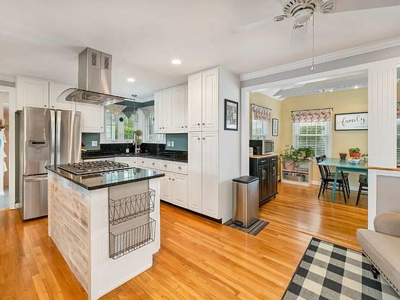 5th image of 10 Woodcrest Drive