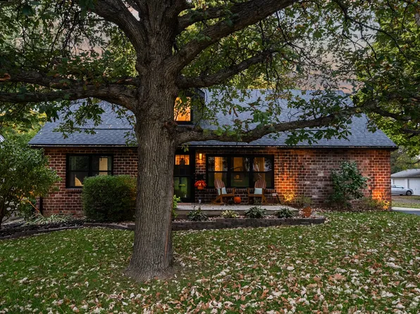 1018 65th St, Windsor Heights, IA 50324