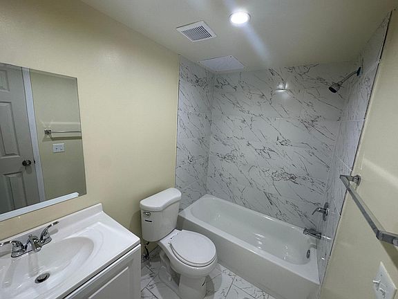 5th image of 3700 NW 21st St APT 214