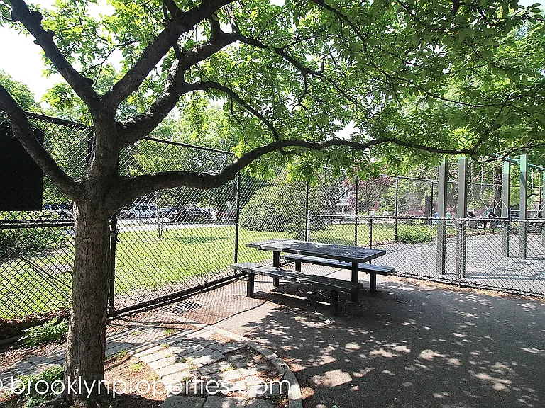 544 Manhattan Ave #4D — Photo 15