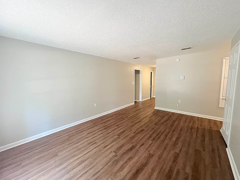 2922 Oakwood Dr — Photo 4