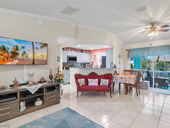 4th image of 205 Chiquita Blvd N