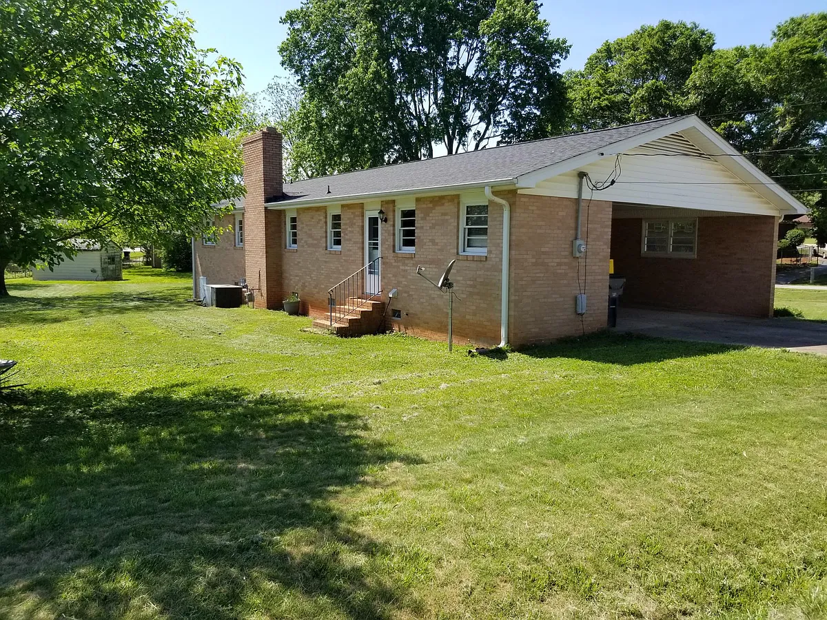 Building Photo - 102 Woodfield Dr