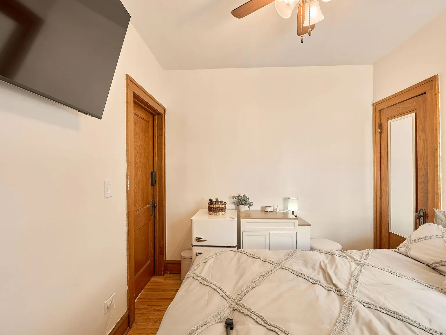 4 bed, 2.0 bath, 1450 sqft, $1,139 — Photo 2