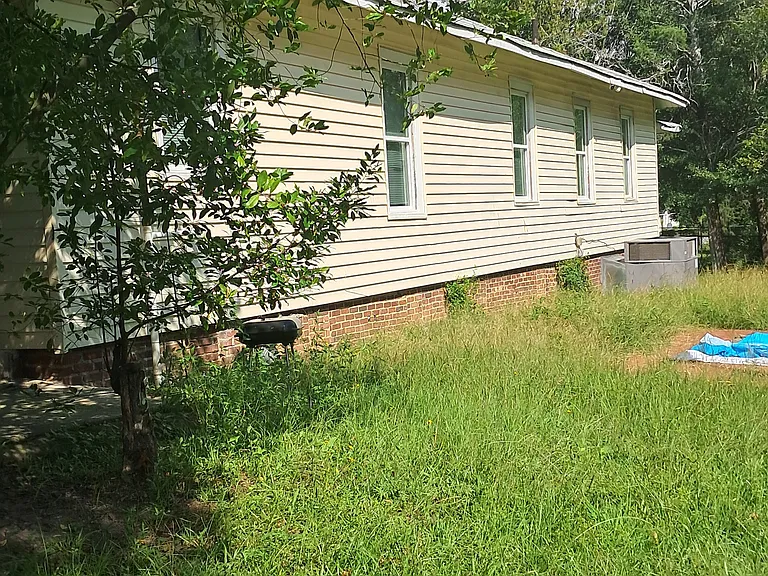 700 Summit Ave — Photo 2