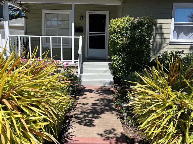 962 Hall St — Photo 10