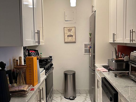 5th image of 100 W 57th St #19-L
