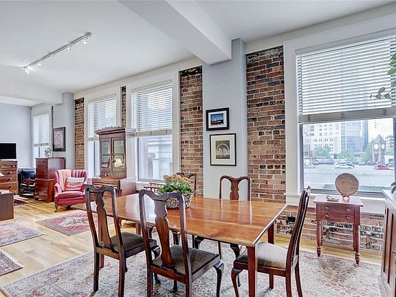 5th image of 915 Franklin St Unit 3B