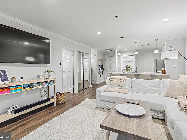 1001 N Vermont St #105 — Photo 14