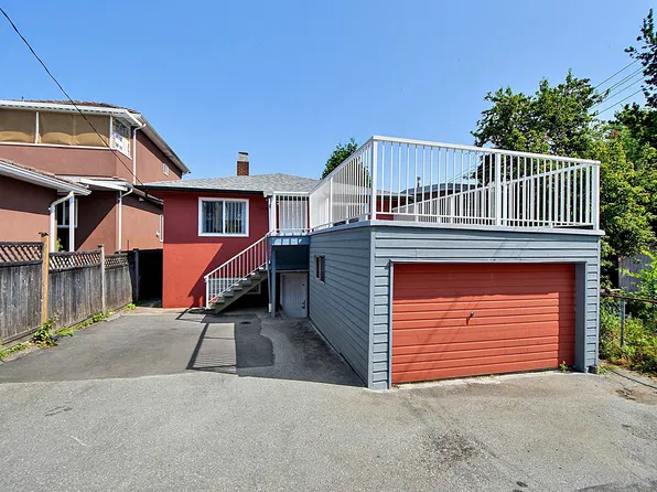 2216 E 41st Ave, Vancouver, BC V5P 1L6