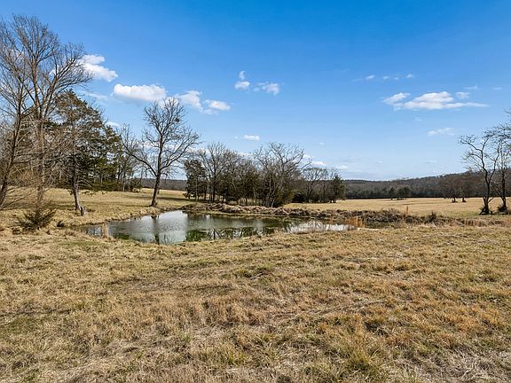 3rd image of 935 Comer Rd