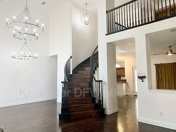 3rd image of 5814 Gloucester Ct