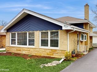 427 W Commonwealth Ln, Elmhurst, IL 60126