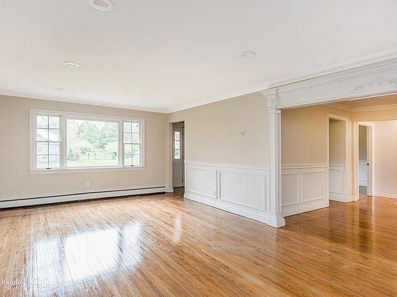 5th image of 19 Sherry Dr
