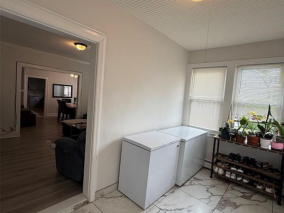 4th image of 815 Carpenter Pl
