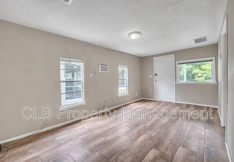 735 Marion St — Photo 7