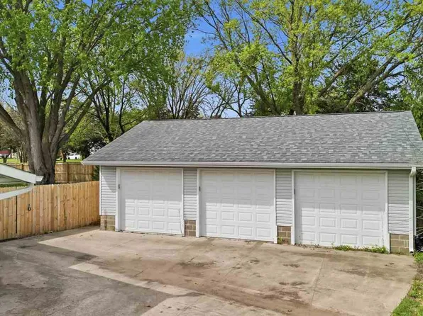 309 8th Ave NW, Waseca, MN 56093