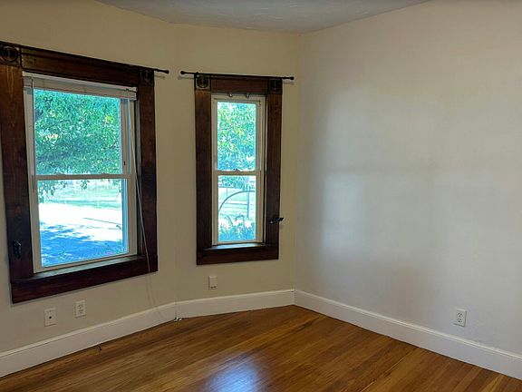 4th image of 21 Renfrew St #23B