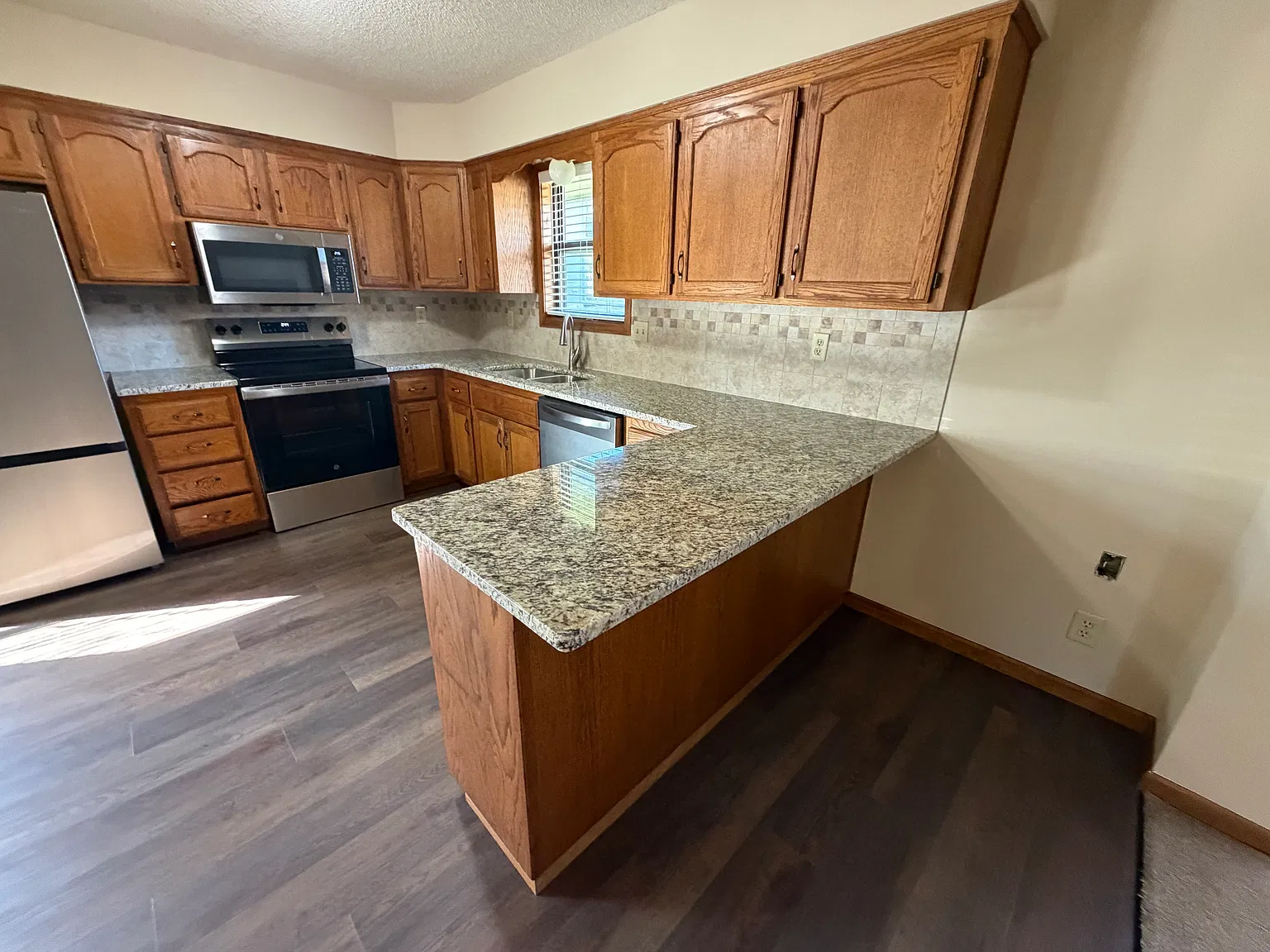 3 bed, 1250 sqft, $1,450 — Photo 2
