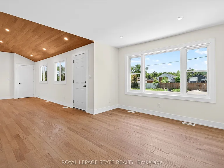 8 Cornell Ave #UPPER — Photo 12