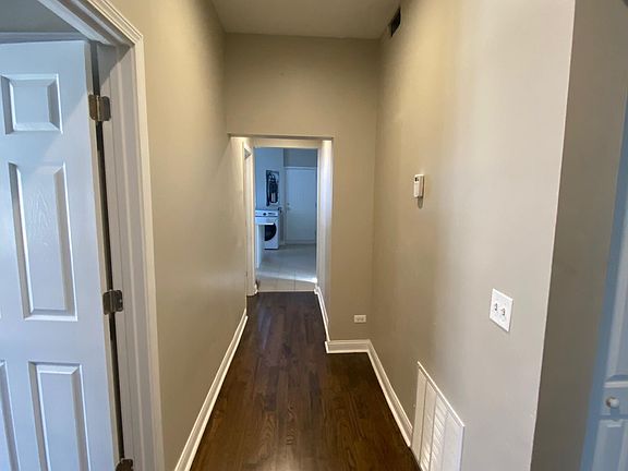 3rd image of 2554 W Diversey Ave