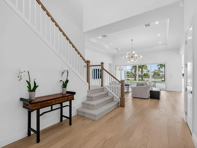 9249 Crestview Circle Palm — Photo 3