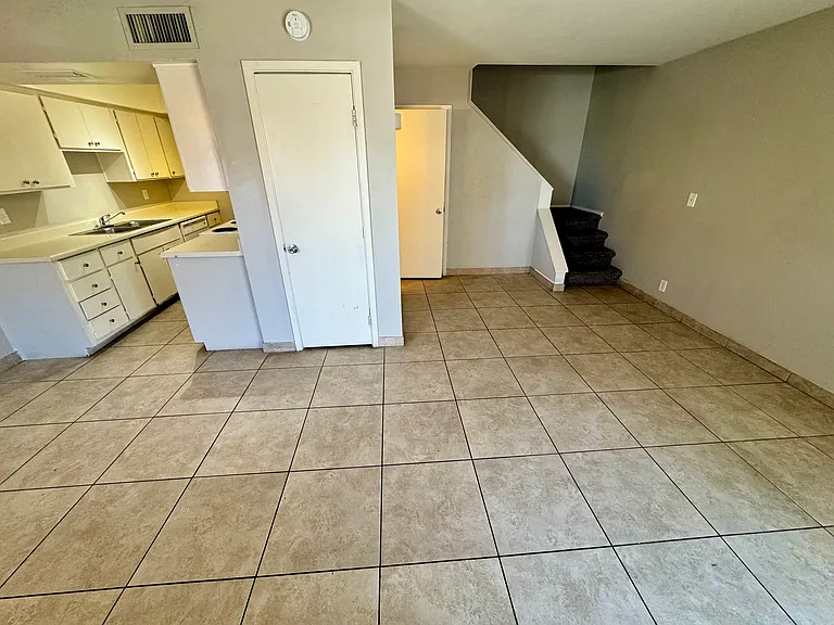 286 W Palomino Dr #98 — Photo 3